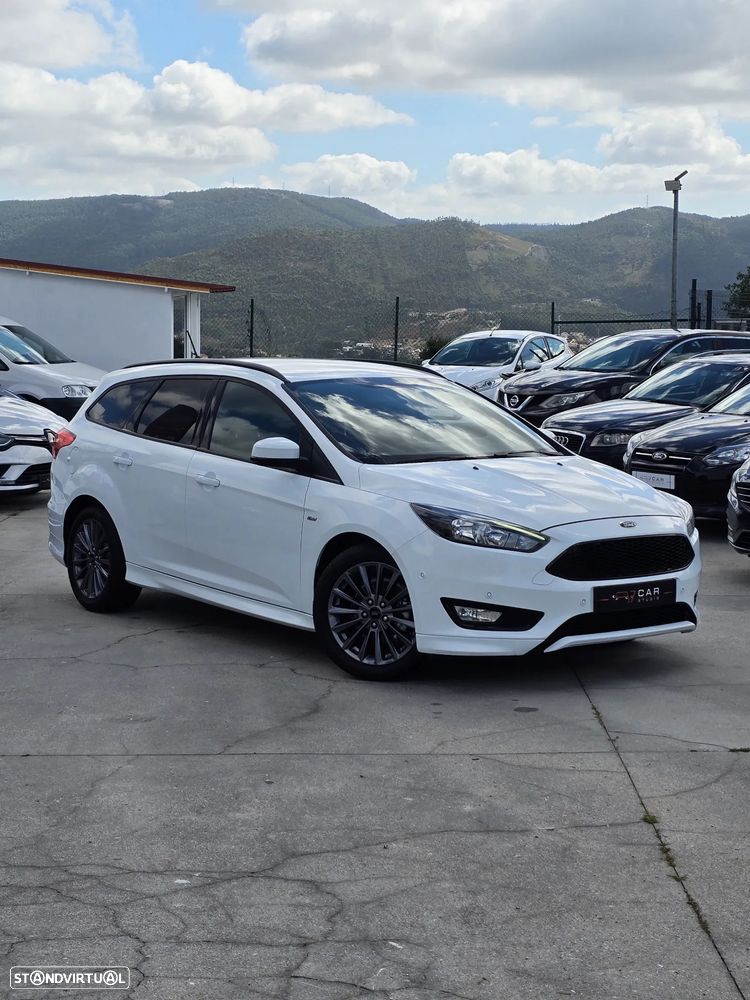 Ford Focus SW 1.0 EcoBoost S&S ST-LINE - 4