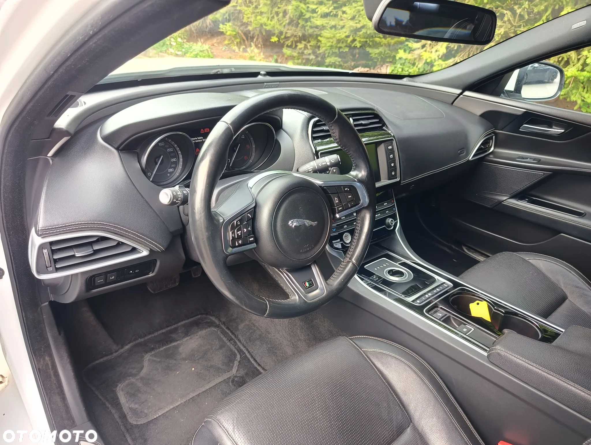 Jaguar XE 2.0 D AWD R-Sport - 6
