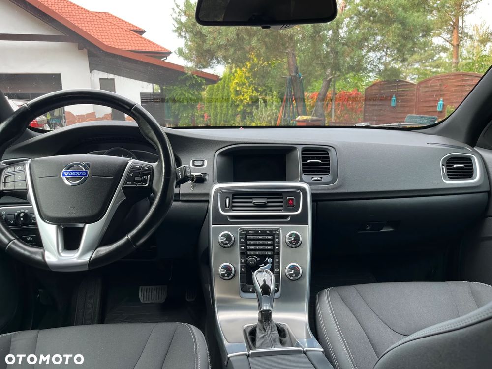 Volvo V60 2.0T Geartronic Powershift Momentum - 12