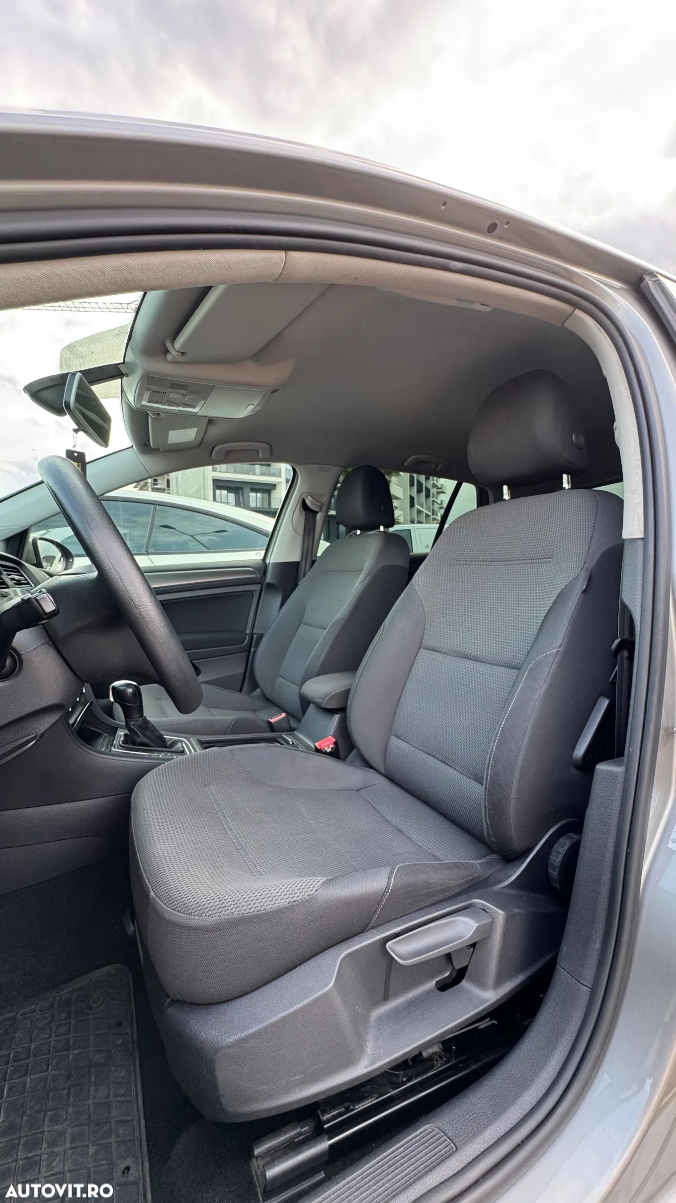 Volkswagen Golf 1.6 TDI BlueMotion Technology DPF Comfortline DSG - 19