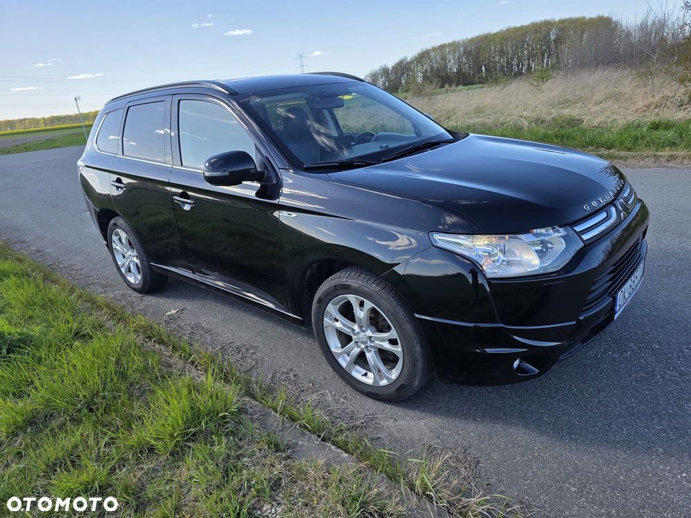 Mitsubishi Outlander - 2