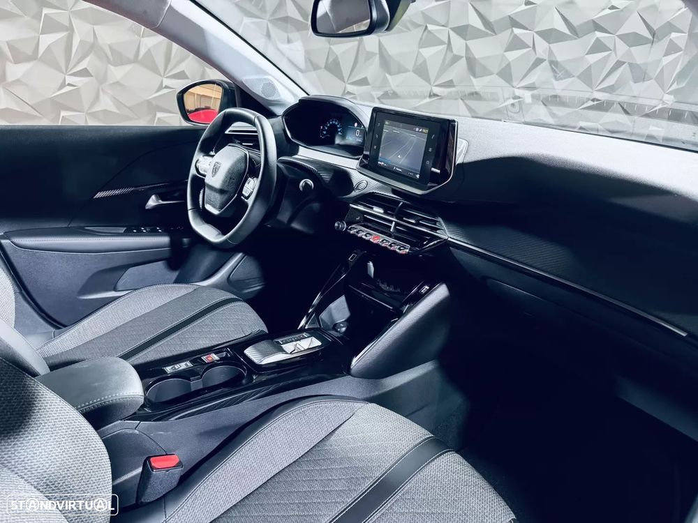 Peugeot e-208 - 17