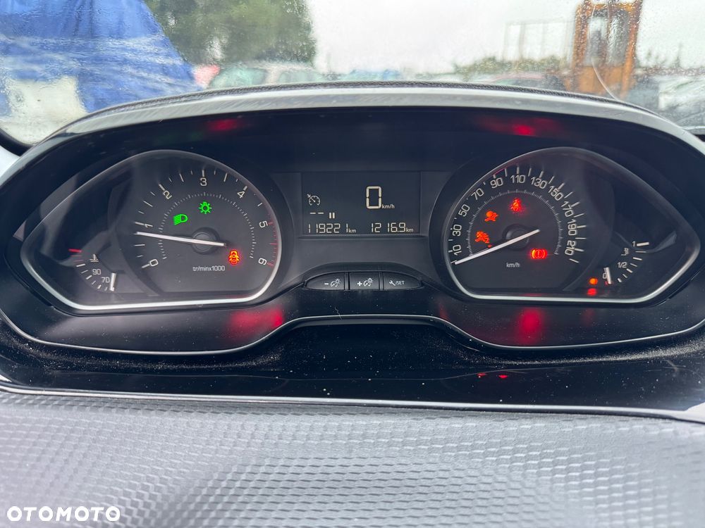 Peugeot 208 1.6 BlueHDi Allure S&S - 23