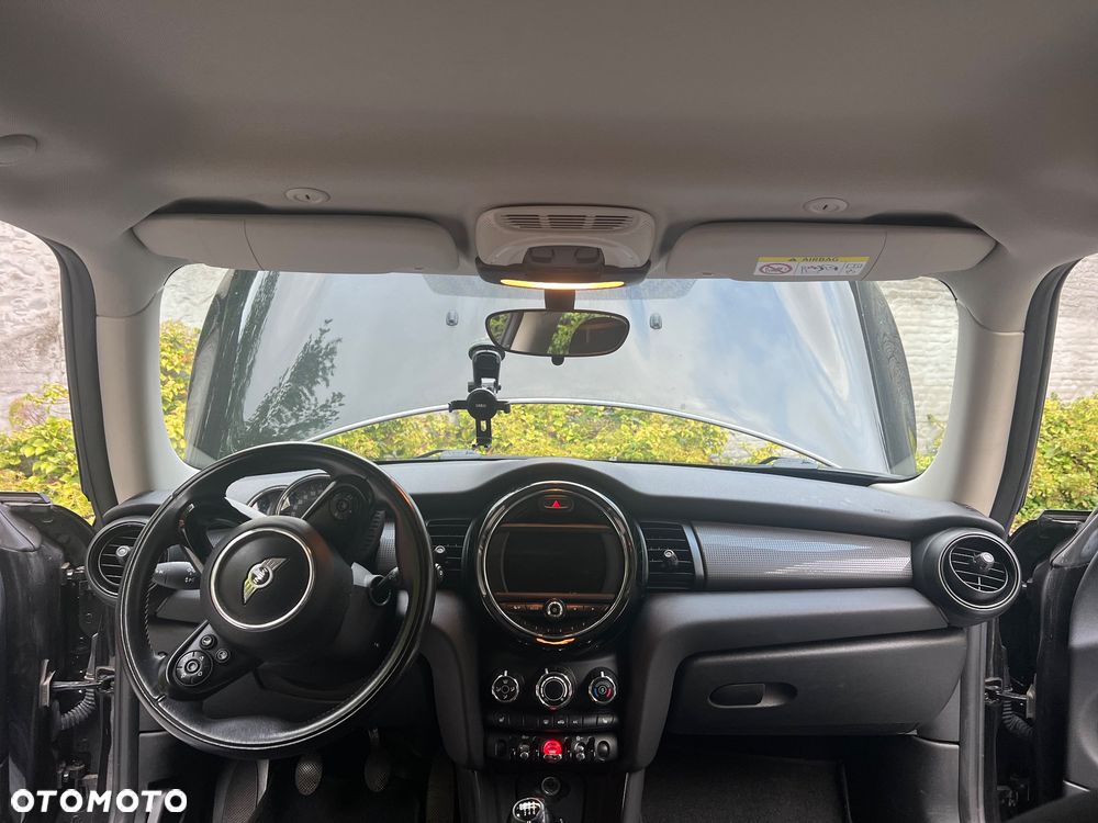 MINI Cooper Standard - 12