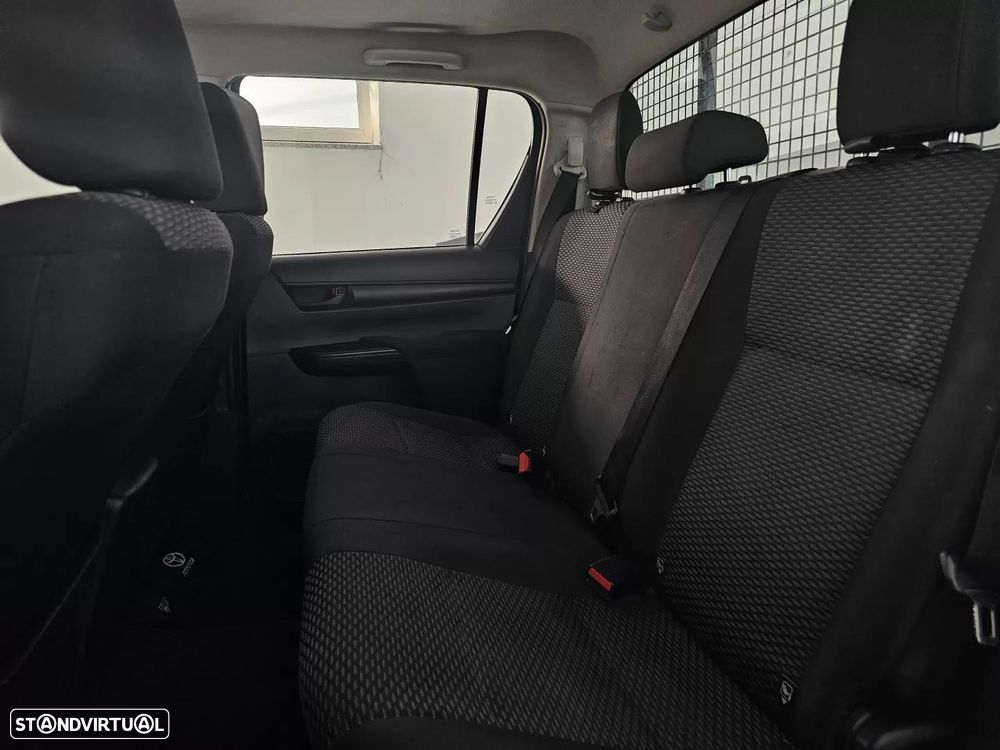 Toyota Hilux 2.4 D-4D 4WD CD CM - 17
