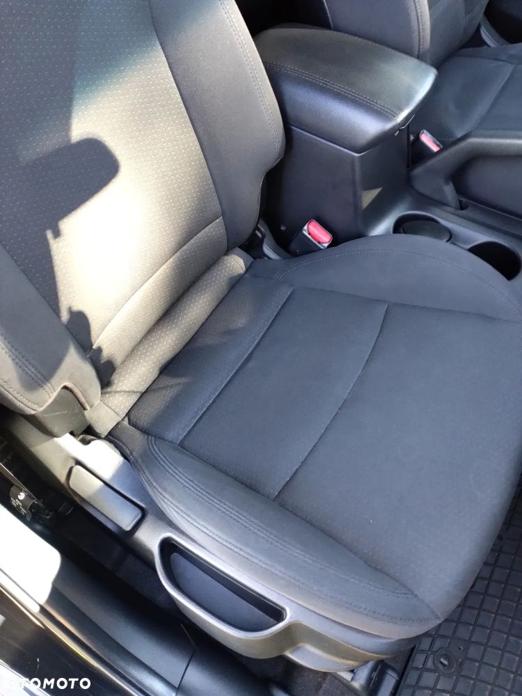 Kia Carens - 12