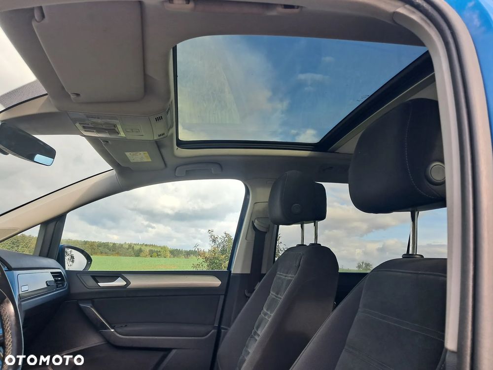 Volkswagen Touran 1.6 TDI SCR DSG IQ.DRIVE - 17