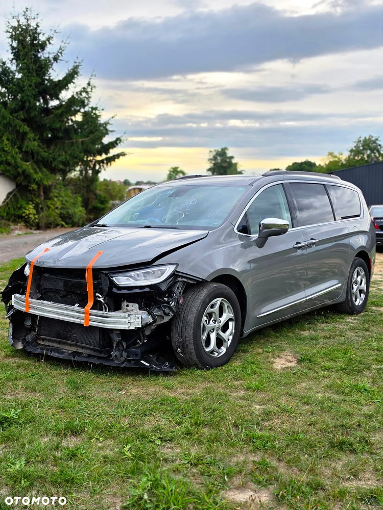 Chrysler Pacifica - 1