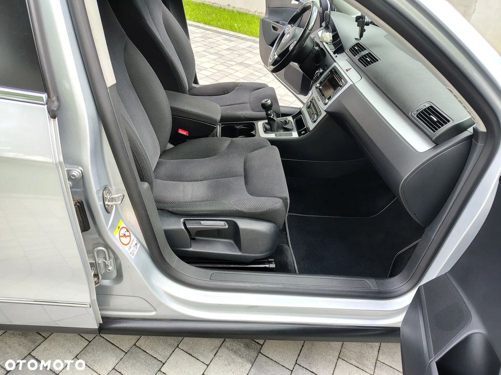 Volkswagen Passat 2.0 TDI DPF Comfortline - 23