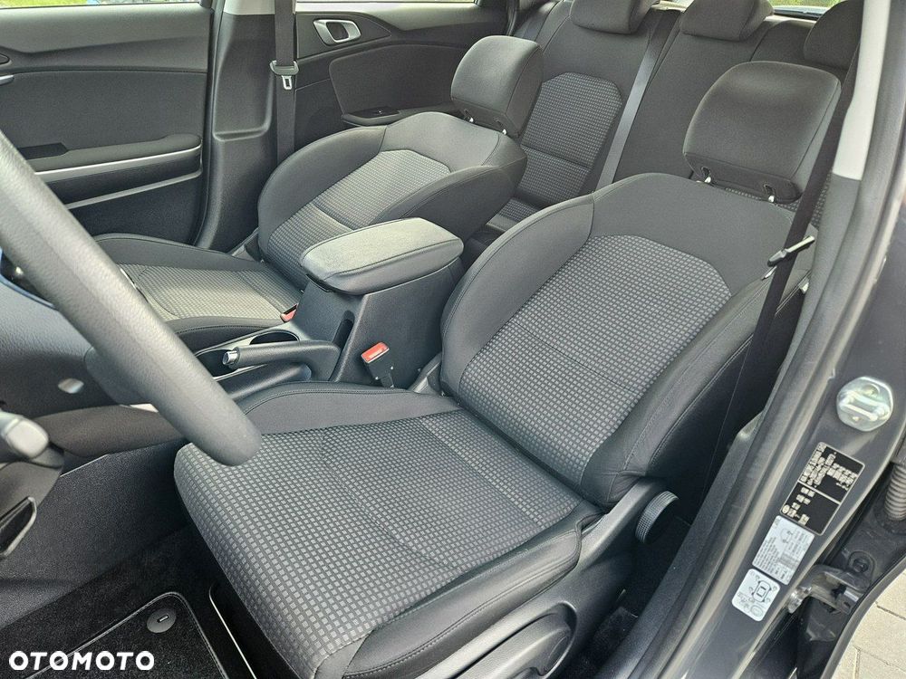 Kia Ceed - 16