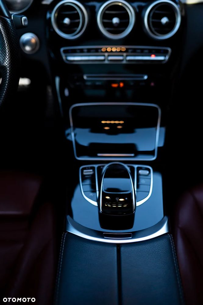 Mercedes-Benz Klasa C 400 4-Matic 7G-TRONIC - 25