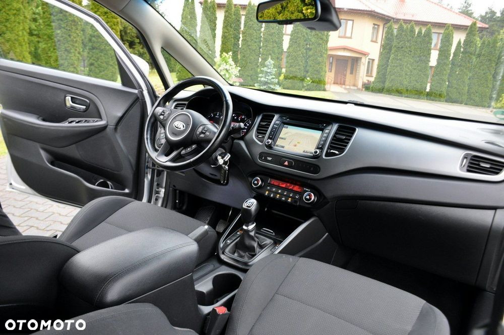 Kia Carens - 25