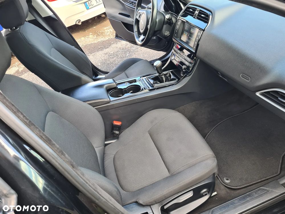 Jaguar XE 2.0 D Prestige - 5