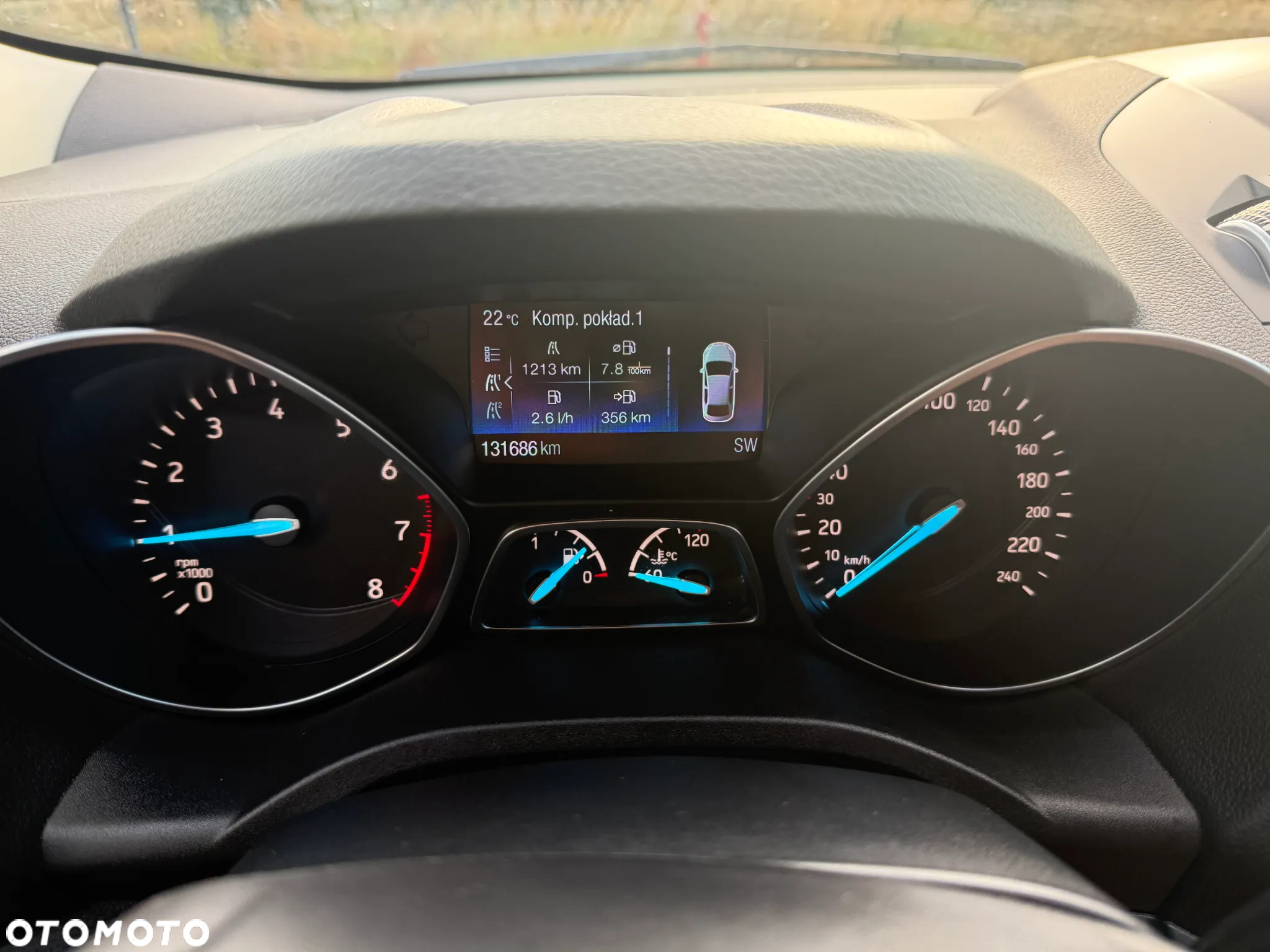 Ford Kuga 1.5 EcoBoost TITANIUM - 8