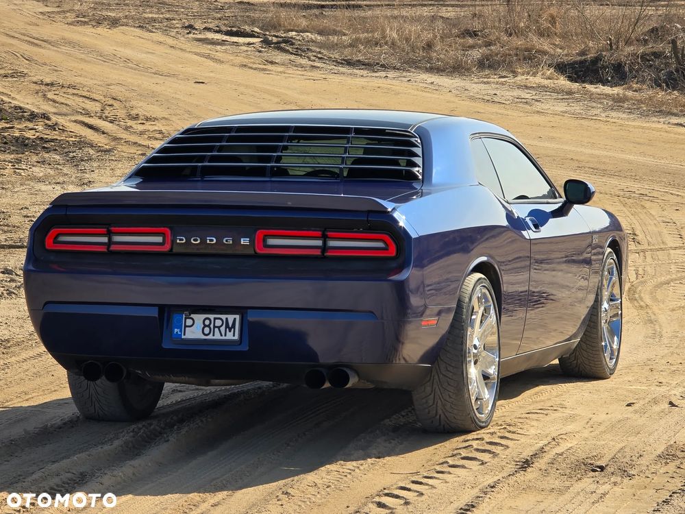 Dodge Challenger - 27