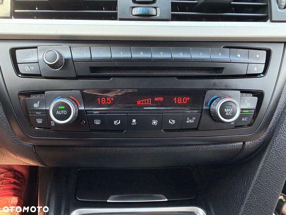 BMW Seria 3 320d Luxury Line - 38