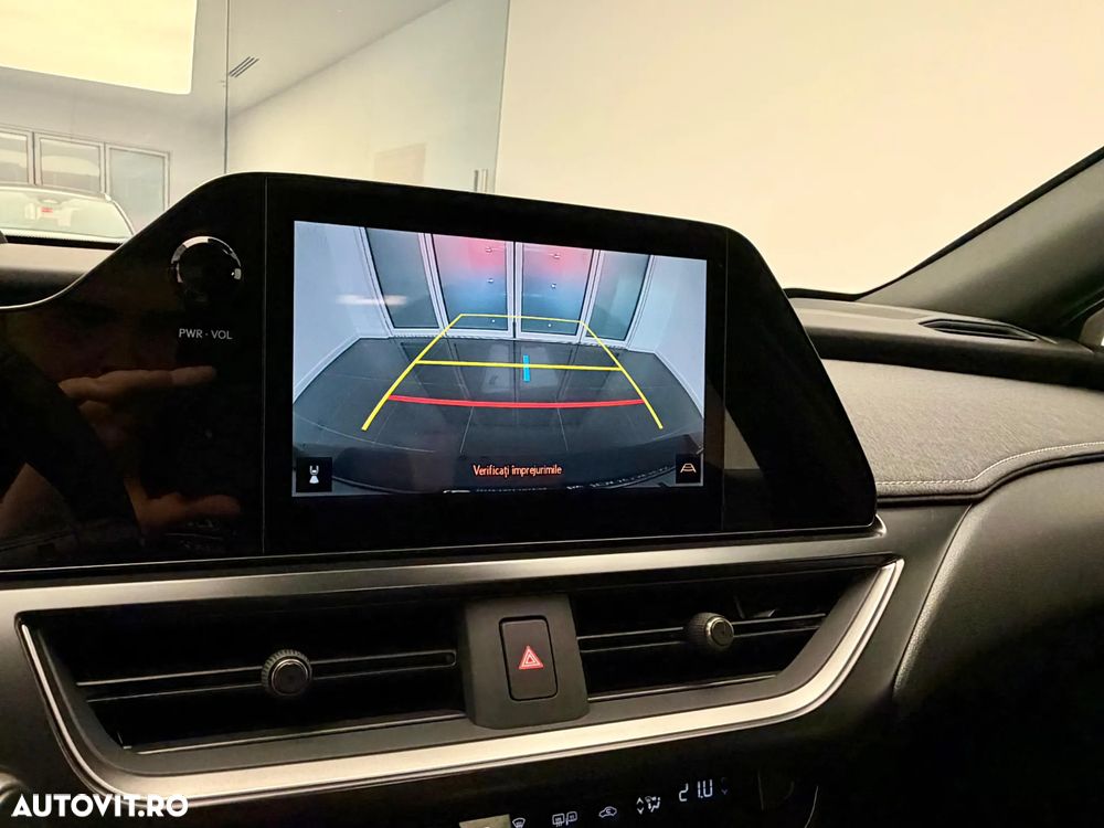 Lexus UX 300h AWD CVT HEV Business - 18