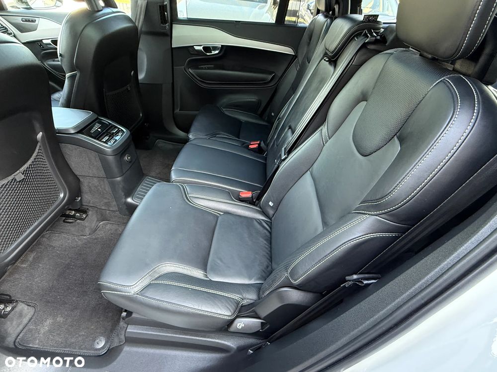 Volvo XC 90 T8 AWD Plug-In Hybrid R-Design 7os - 34