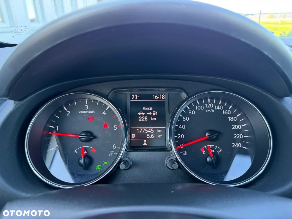 Nissan Qashqai 2.0 dCi DPF acenta - 20