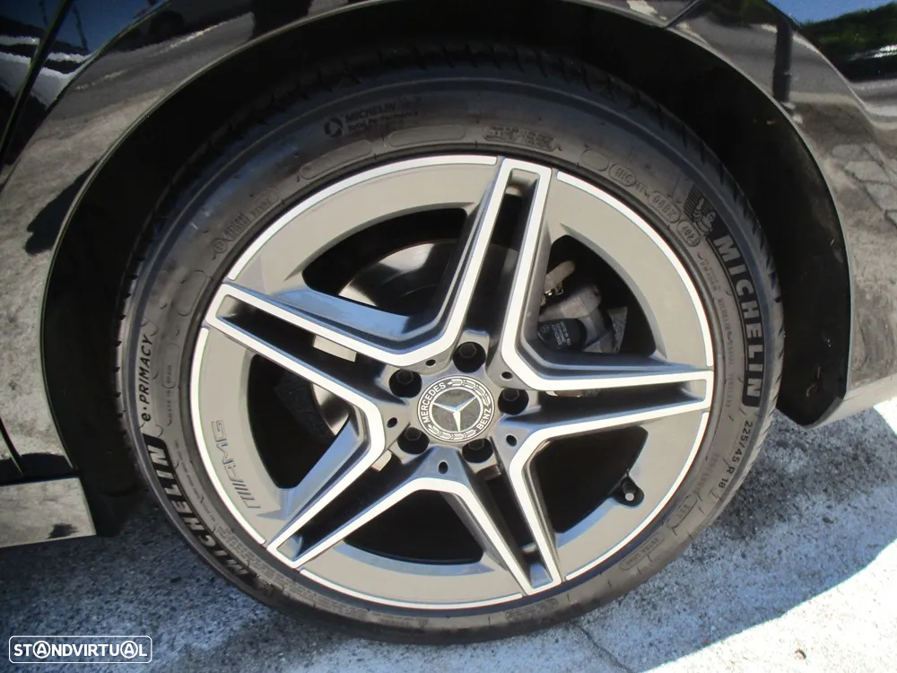 Mercedes-Benz CLA 180 d Shooting Brake AMG Line Aut. - 33