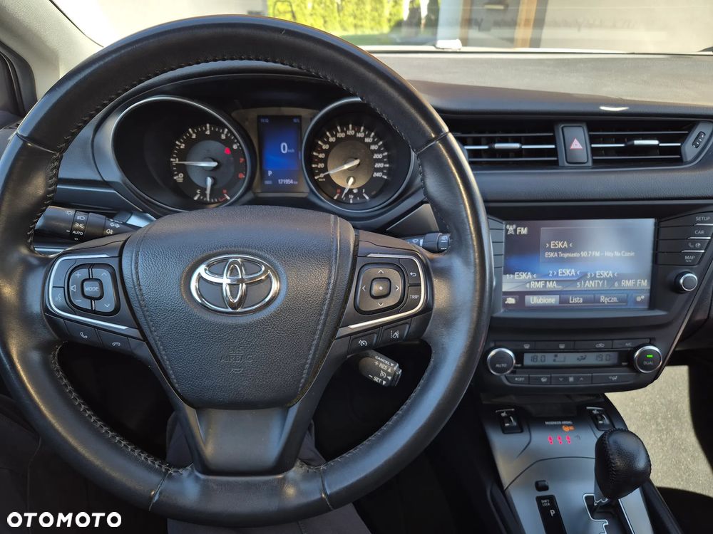 Toyota Avensis 1.8 Selection MS - 9