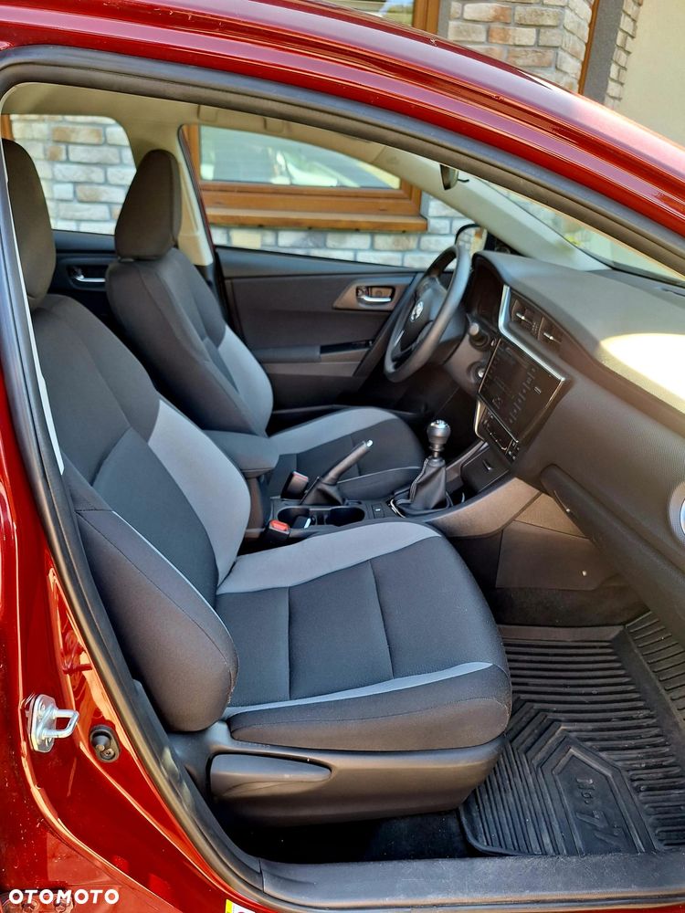 Toyota Auris 1.33 VVT-i Active - 4
