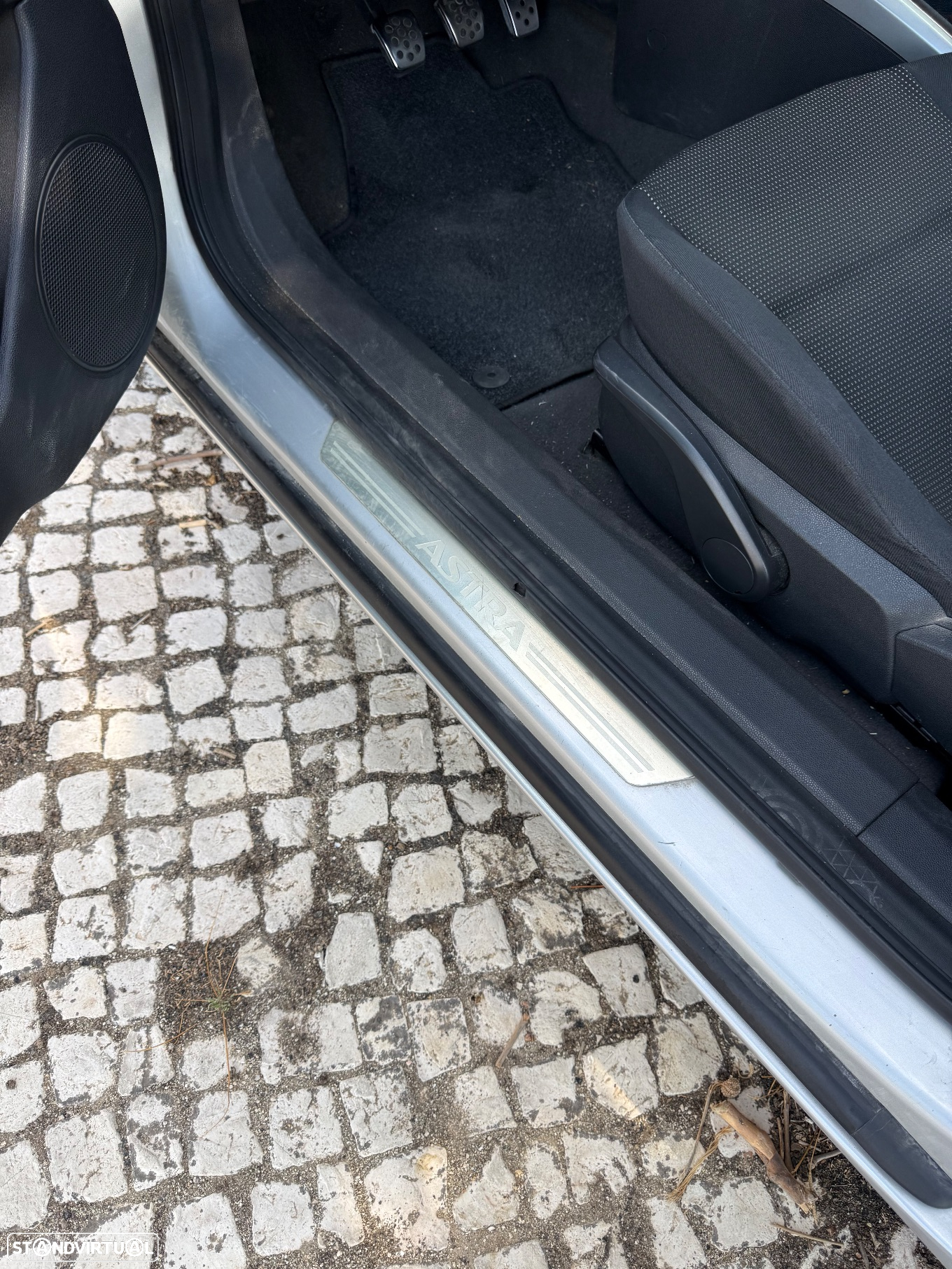 Opel Astra GTC 1.3 CDTi - 10