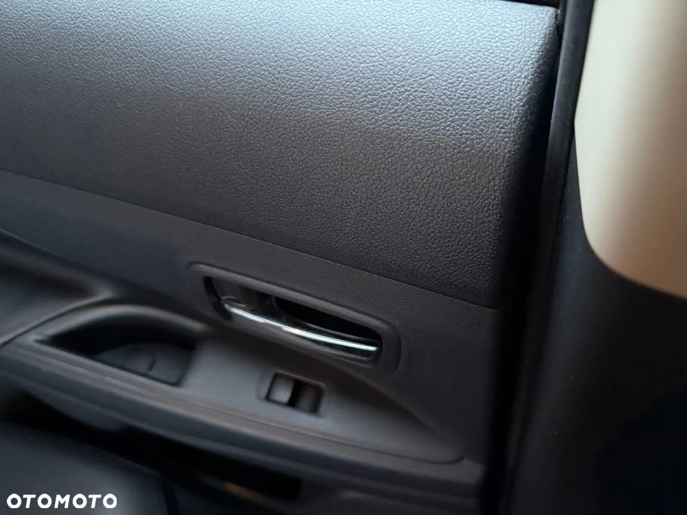 Mitsubishi Outlander - 17