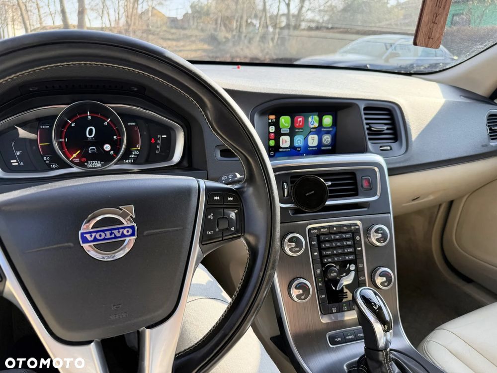 Volvo V60 D6 AWD Plug-in Hybrid Summum - 9