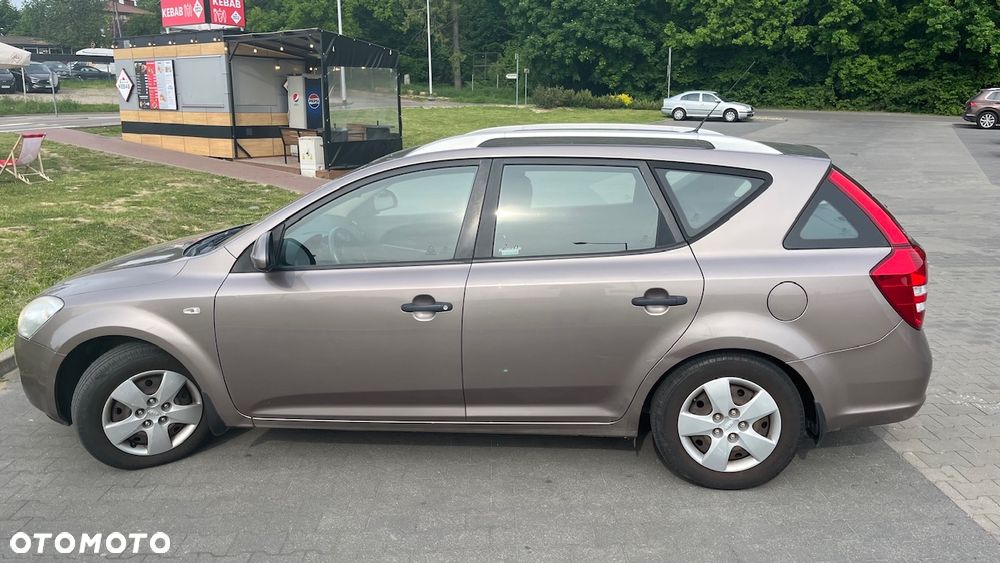 Kia Ceed 1.6 Crdi Comfort - 1