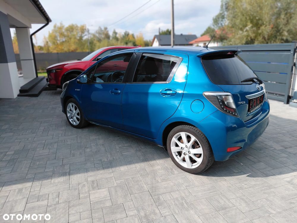 Toyota Yaris Hybrid 100 Premium - 3