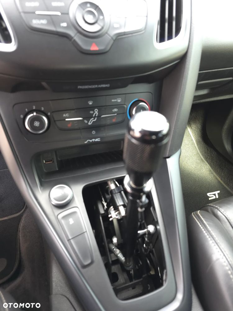 Ford Focus - 32