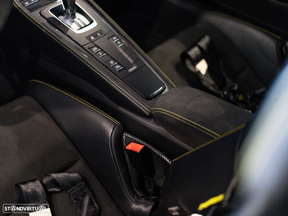 Porsche 718 Cayman GT4 PDK - 30