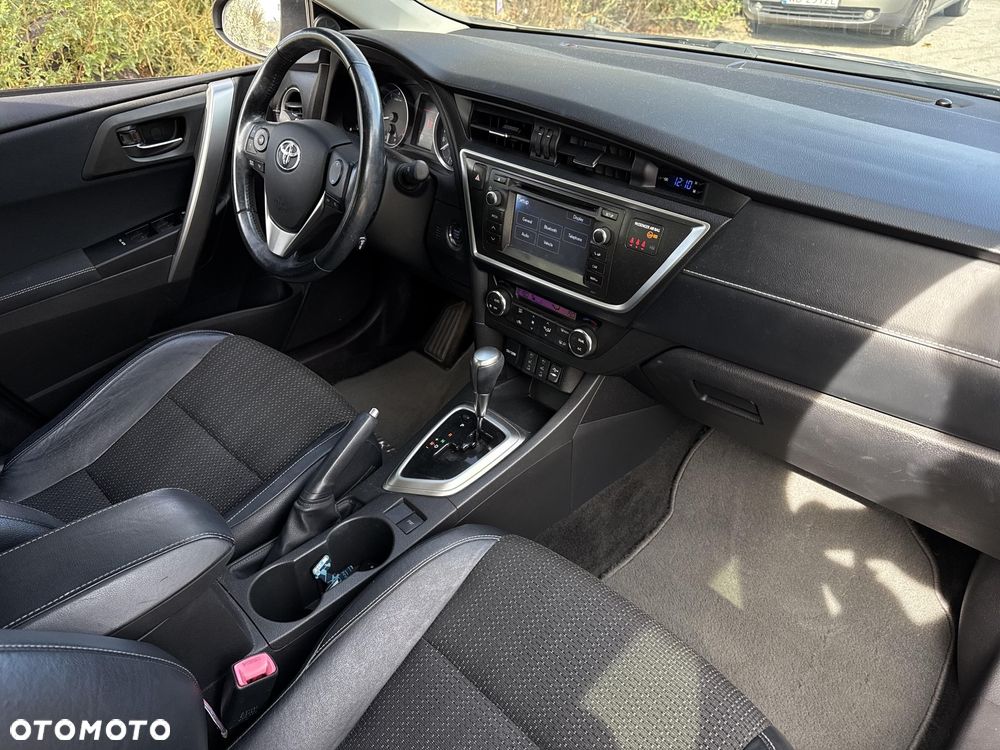 Toyota Auris 1.6 Premium Comfort MS - 17