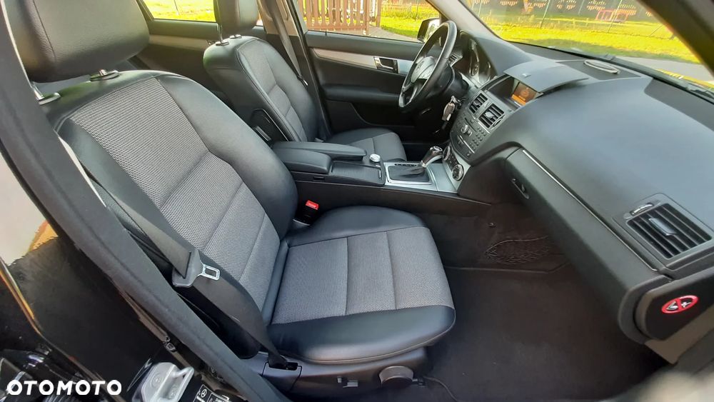 Mercedes-Benz Klasa C 180 T BlueEFFICIENCY 7G-TRONIC Avantgarde - 31