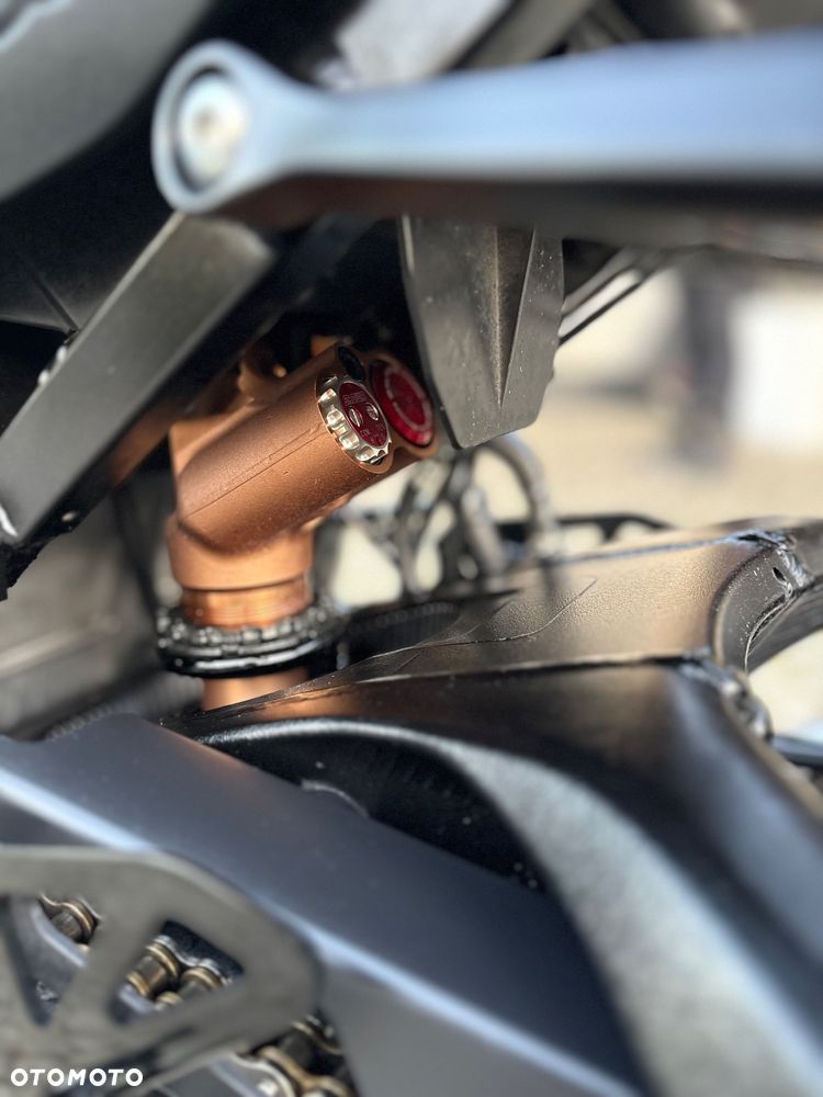 Suzuki GSX-R - 29