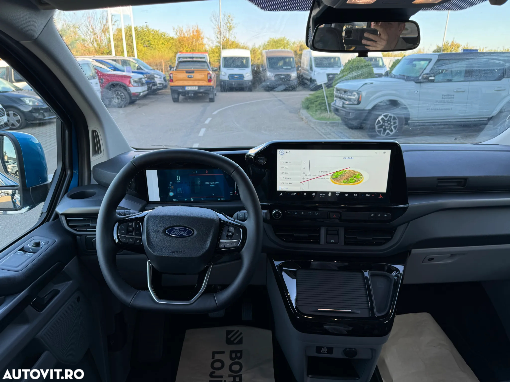 Ford Tourneo Custom - 12