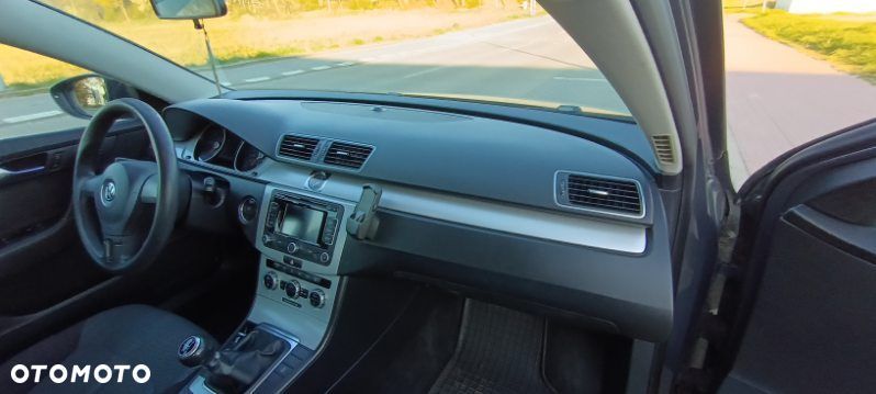Volkswagen Passat 1.6 TDI DPF BlueMotion Technology Comfortline - 6