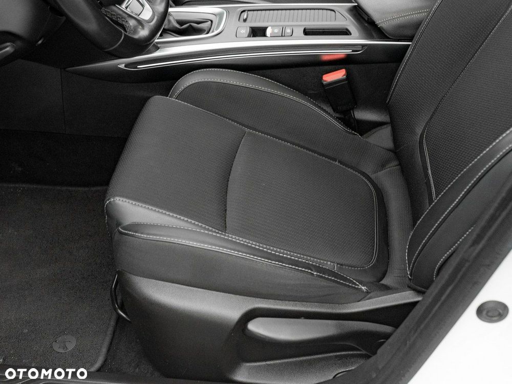 Renault Megane 1.5 Blue dCi Intens EDC - 11