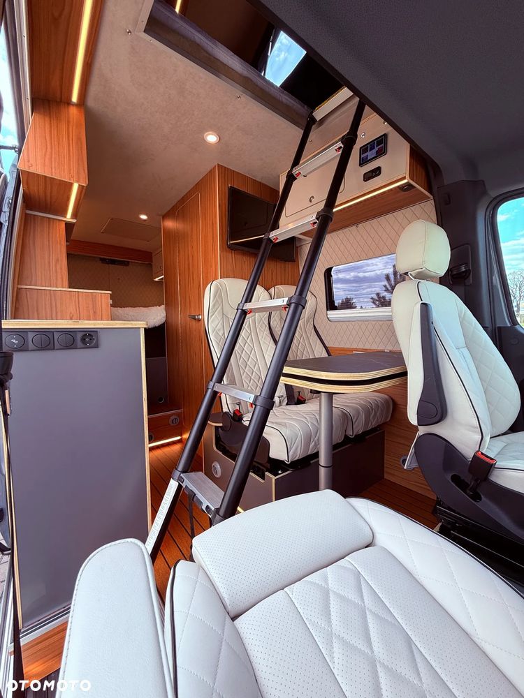 Mercedes-Benz Sprinter - 20