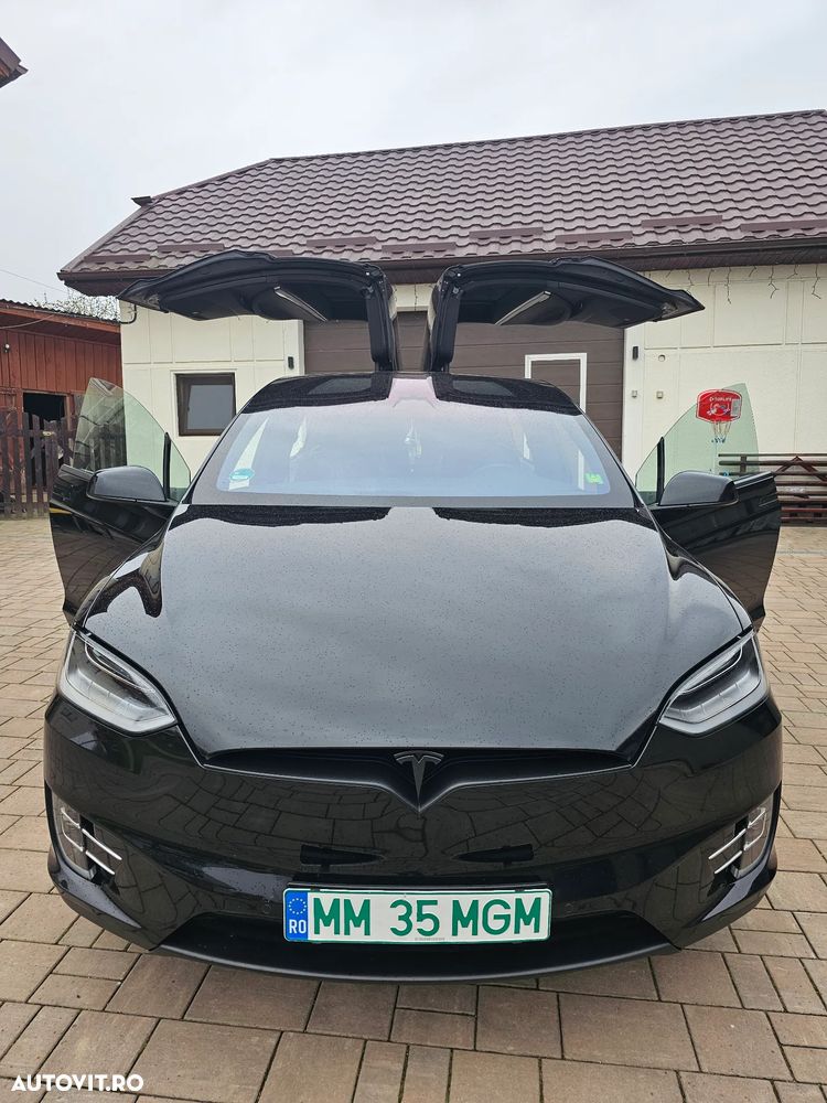 Tesla Model X - 9