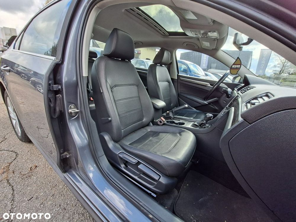 Volkswagen Passat - 25
