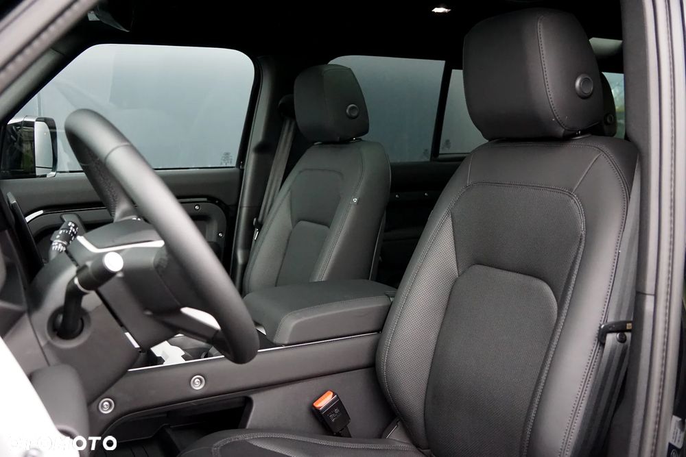 Land Rover Defender 110 D250 X-Dynamic SE - 19