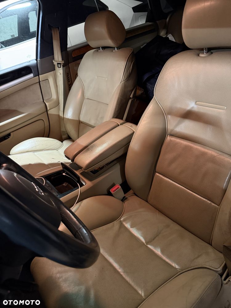 Audi A8 - 6
