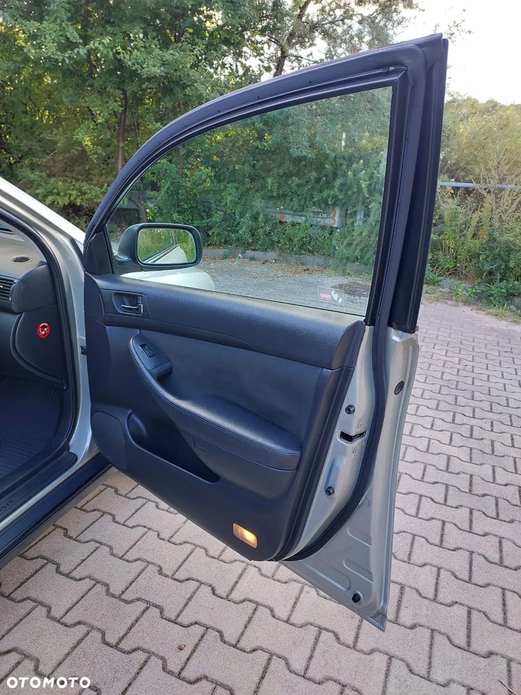 Toyota Avensis - 20