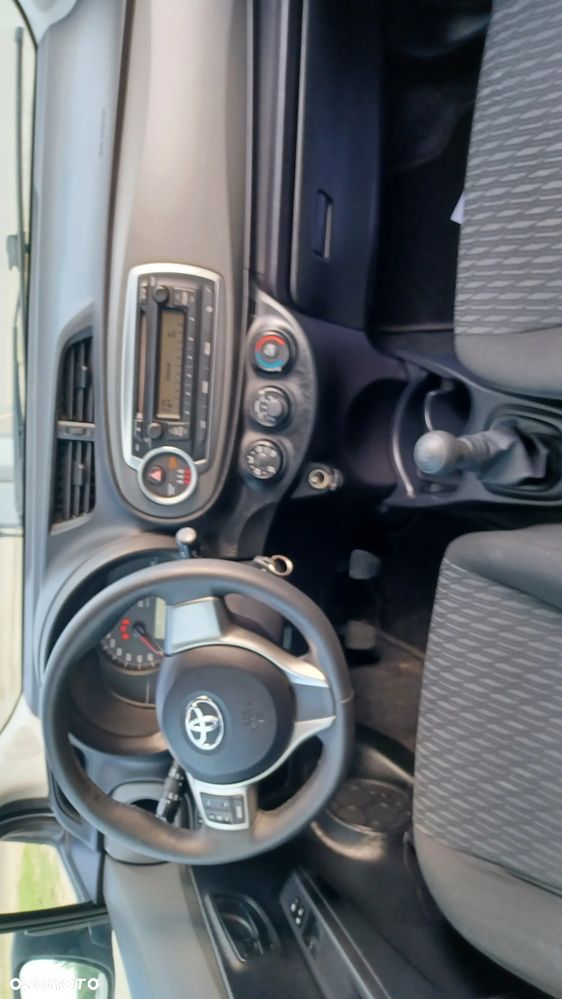 Toyota Yaris - 11