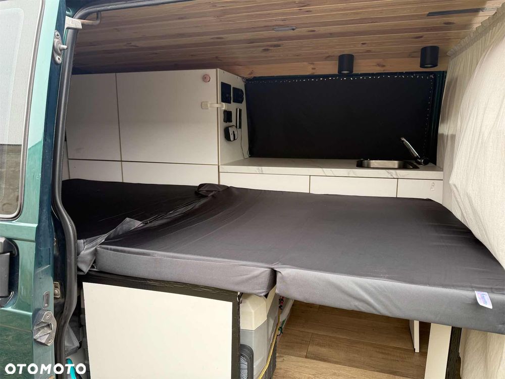 Volkswagen Transporter - 9