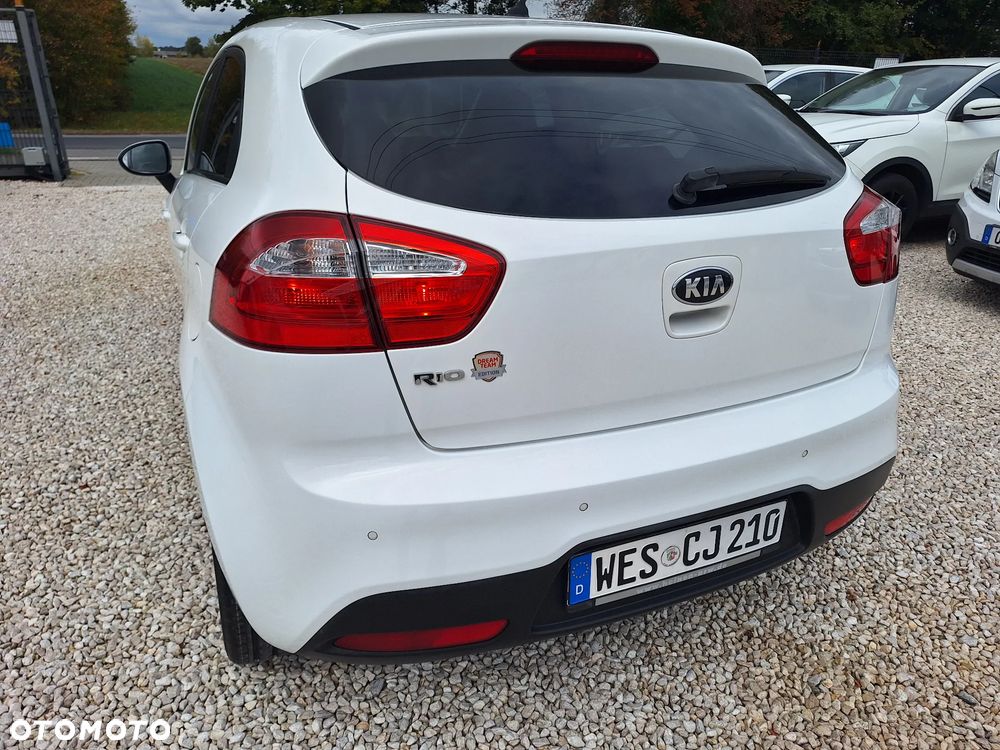 Kia Rio 1.4 Fifa World Cup Edition - 8