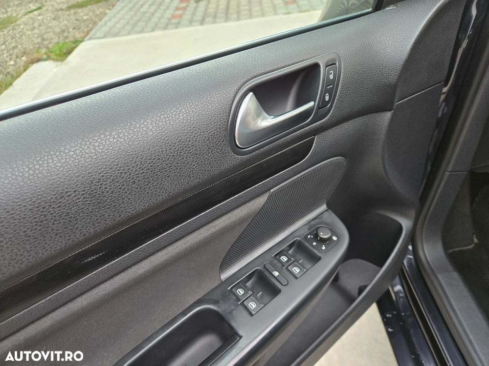 Volkswagen Golf 1.6 TDI DPF BlueMotion - 12