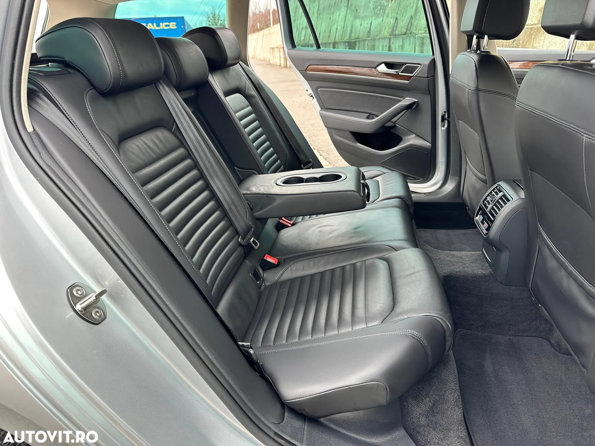 Volkswagen Passat Variant 2.0 TDI DSG Highline - 19